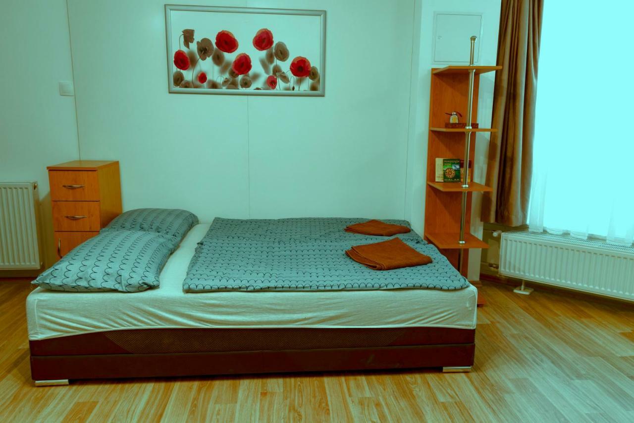 凯斯特海伊Basement Atrium Apartman公寓 外观 照片